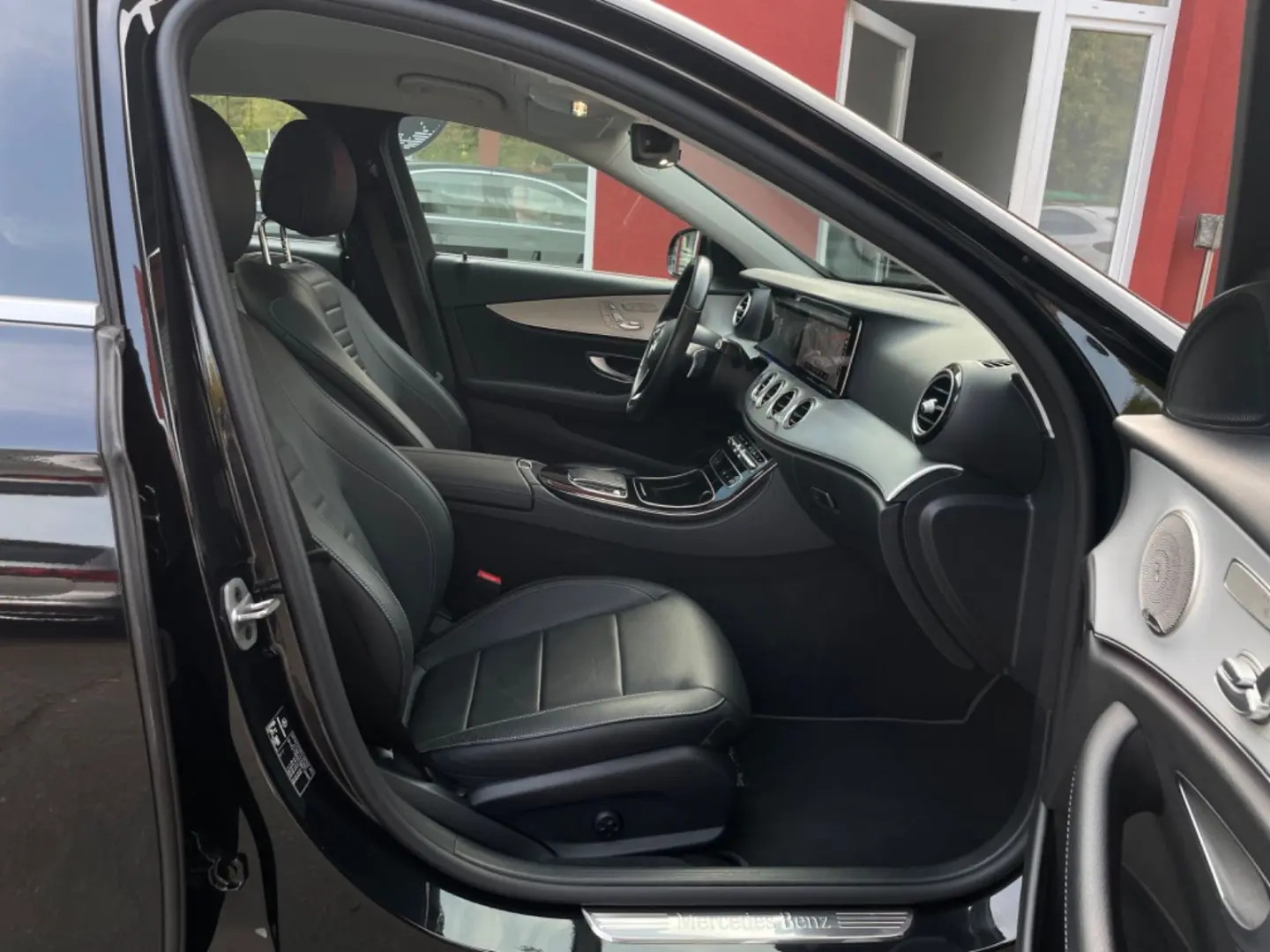 MERCEDES BENZ E220d 4Matic*HEAD-UP*MEMORY*360°KAMERA/LEASING