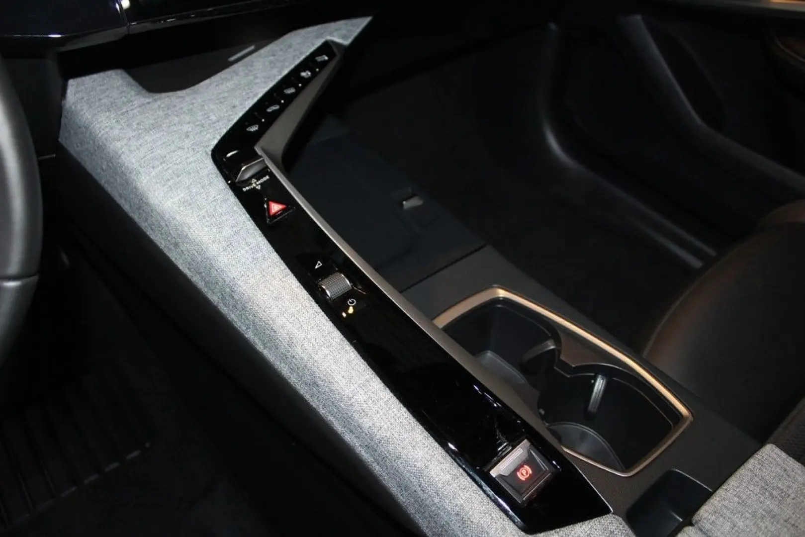 PEUGEOT 3008 Hybrid 136 Allure*LED*DAB*NAVI*ACC/LEASING