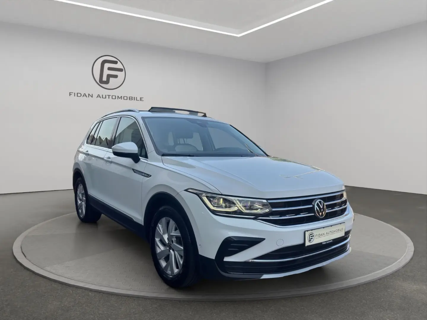 VOLKSWAGEN Tiguan Elegance*Virtual*Pano*Matrix*ACC*LEASING