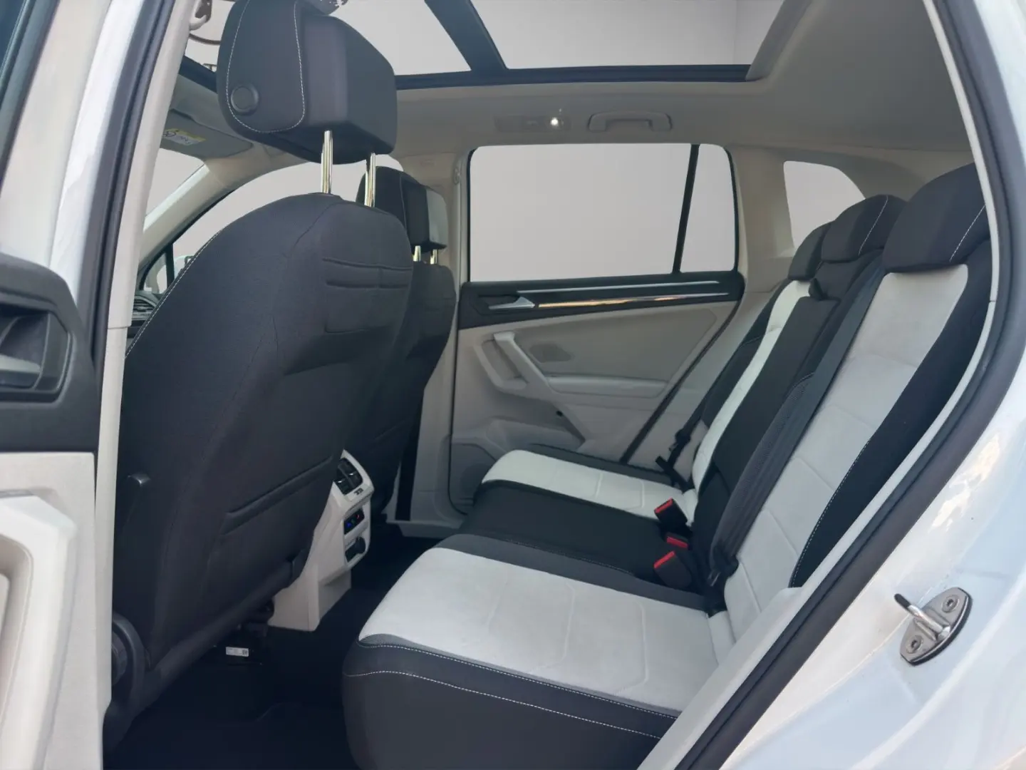 VOLKSWAGEN Tiguan Elegance*Virtual*Pano*Matrix*ACC*LEASING