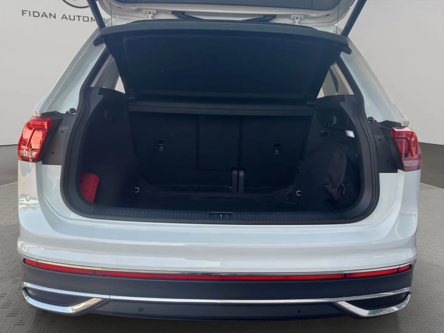 VOLKSWAGEN Tiguan Elegance*Virtual*Pano*Matrix*ACC*LEASING