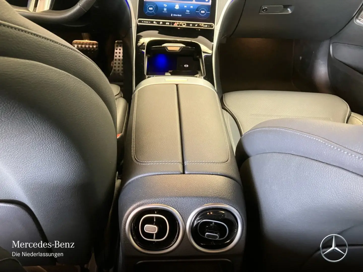 MERCEDES BENZ C300e AMG/Night/Distr/360°/Burm3D/LEASING