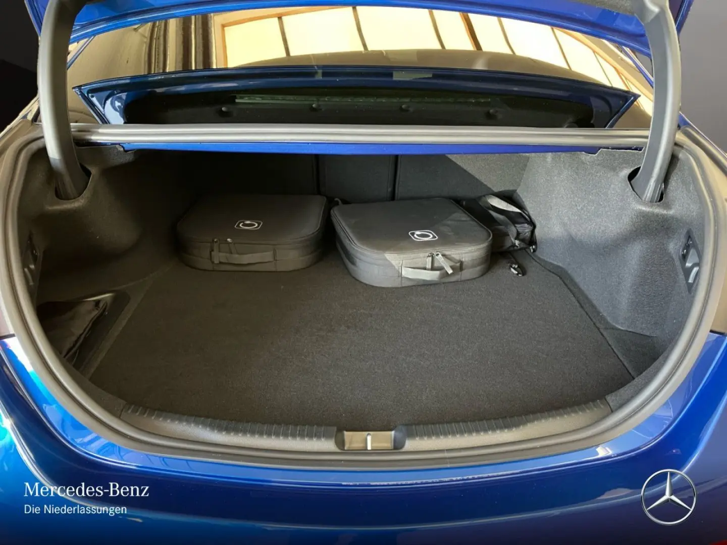 MERCEDES BENZ C300e AMG/Night/Distr/360°/Burm3D/LEASING