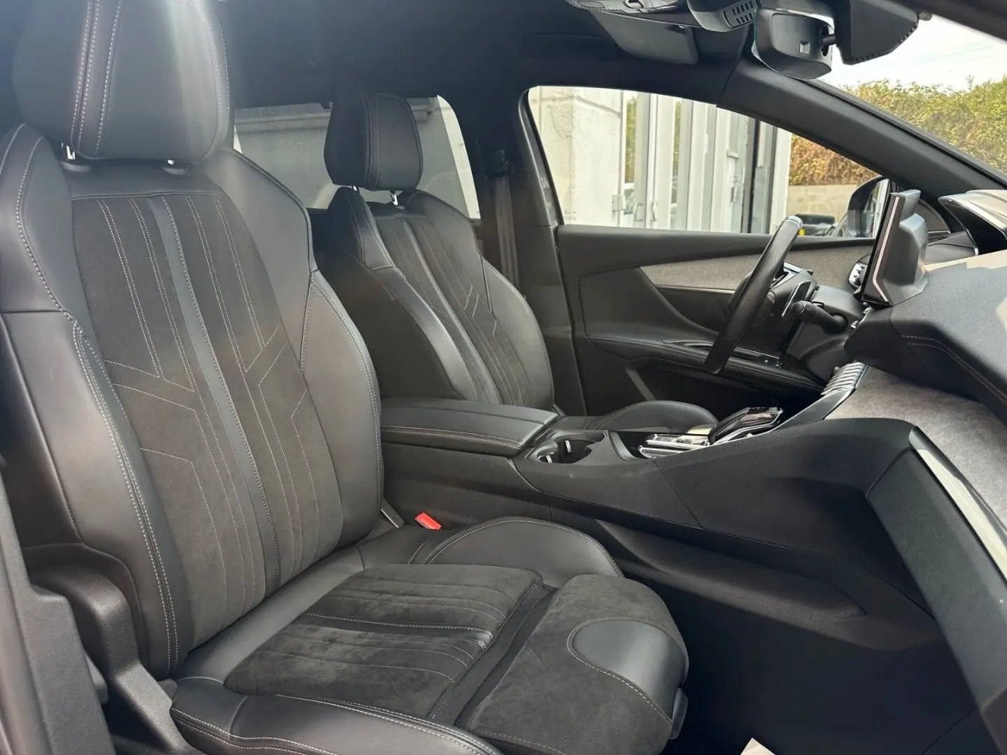 5008 GT/7-Sitzer/LED/360°/ACC/Massage/Alcantara