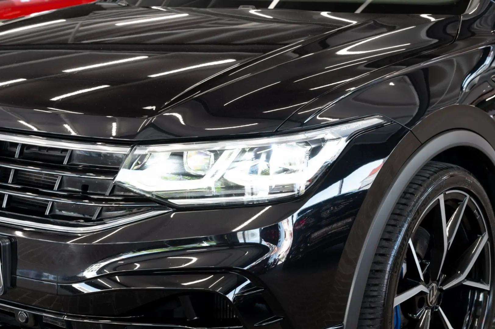 Tiguan R 4Motion| AKRAPOVIC-AGA|R-SITZE|AHK|H&R