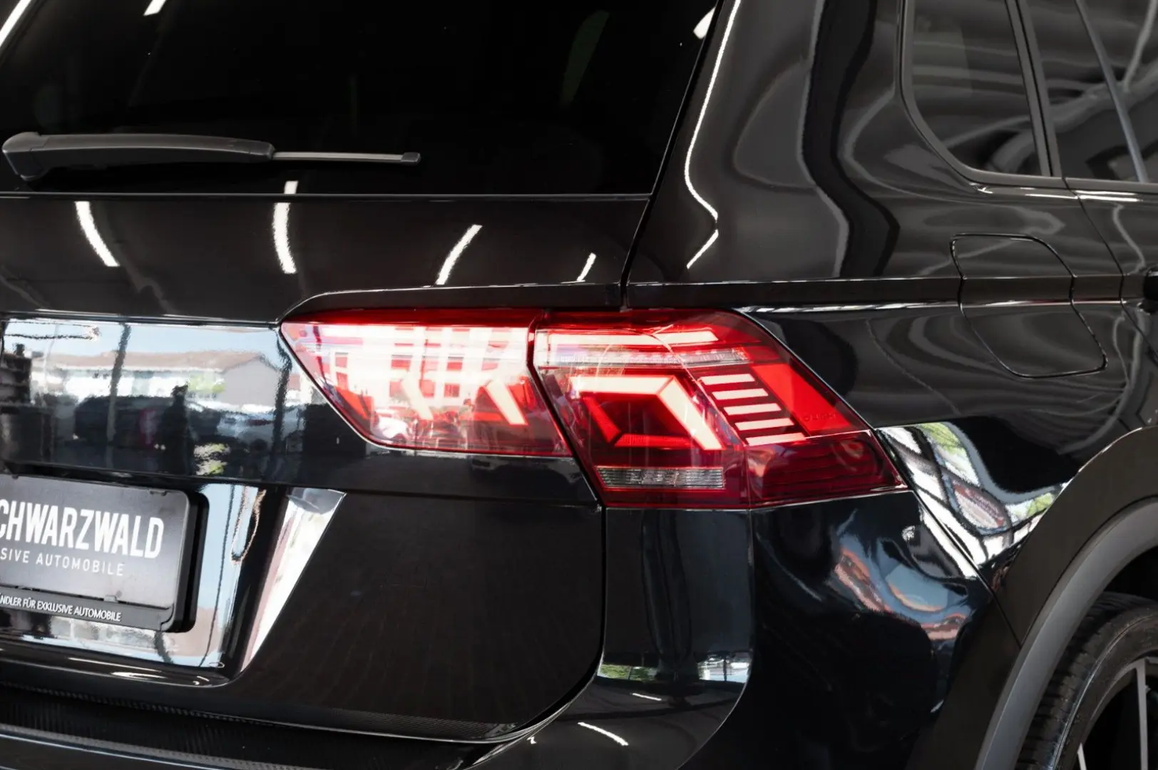 Tiguan R 4Motion| AKRAPOVIC-AGA|R-SITZE|AHK|H&R