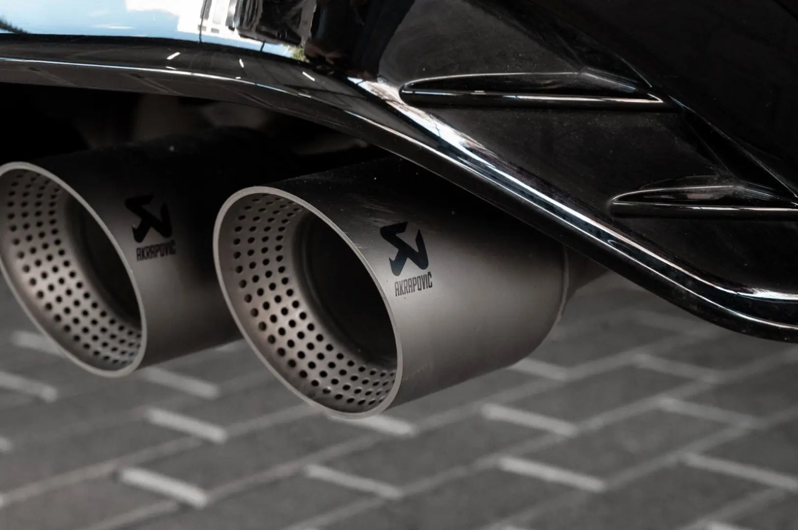 Tiguan R 4Motion| AKRAPOVIC-AGA|R-SITZE|AHK|H&R