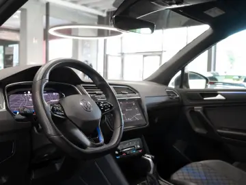 Tiguan R 4Motion| AKRAPOVIC-AGA|R-SITZE|AHK|H&R