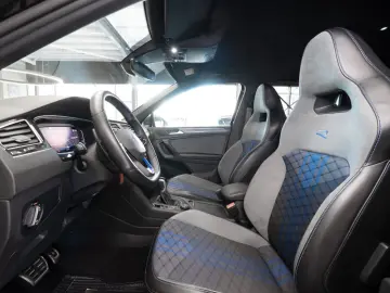 Tiguan R 4Motion| AKRAPOVIC-AGA|R-SITZE|AHK|H&R