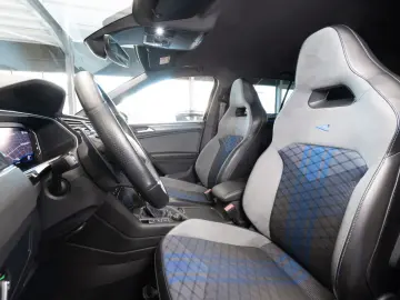 Tiguan R 4Motion| AKRAPOVIC-AGA|R-SITZE|AHK|H&R