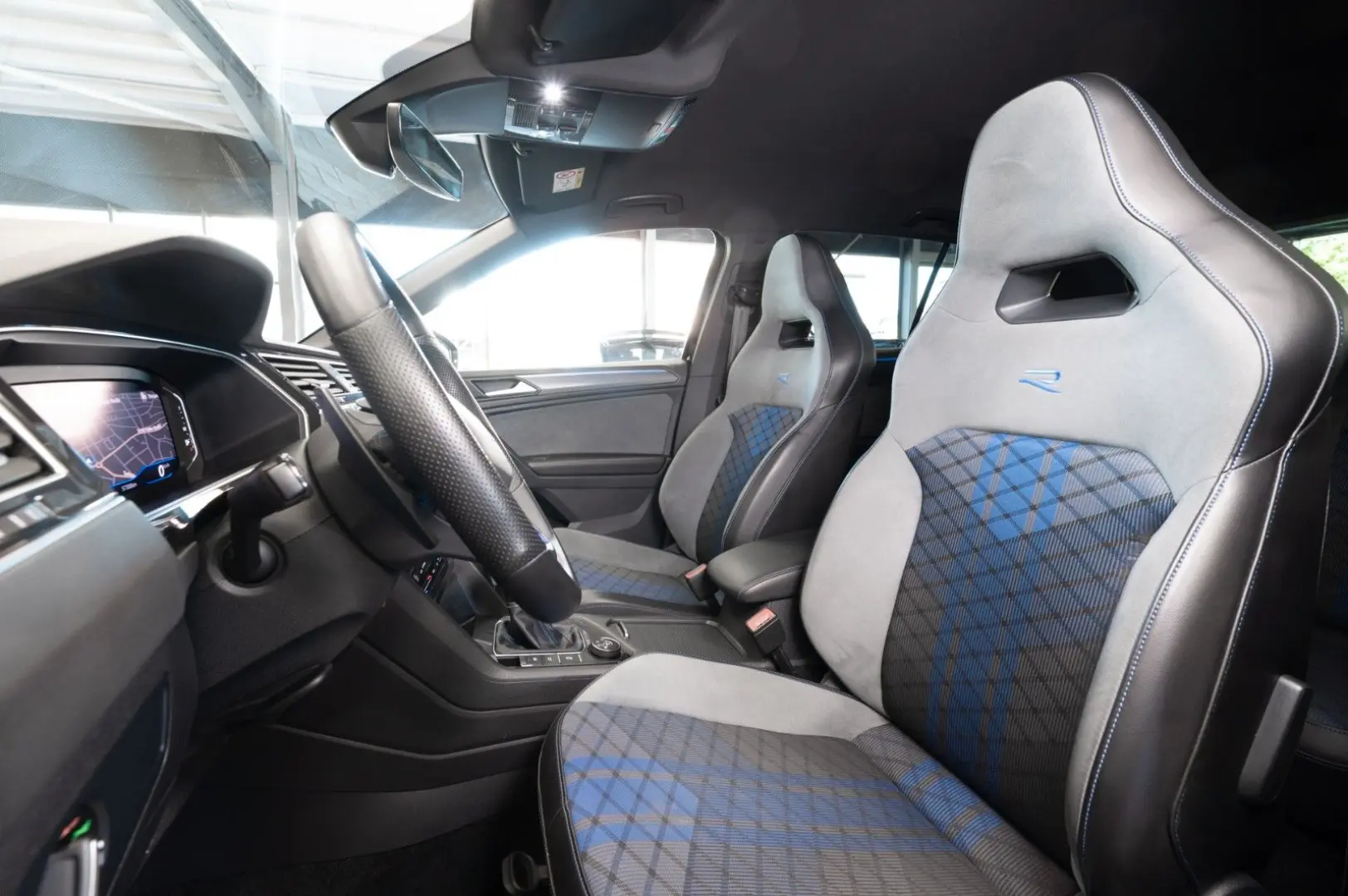 Tiguan R 4Motion| AKRAPOVIC-AGA|R-SITZE|AHK|H&R
