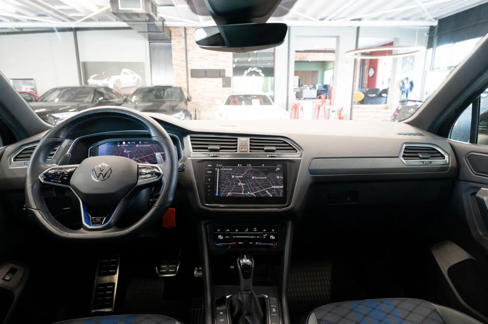 Tiguan R 4Motion| AKRAPOVIC-AGA|R-SITZE|AHK|H&R
