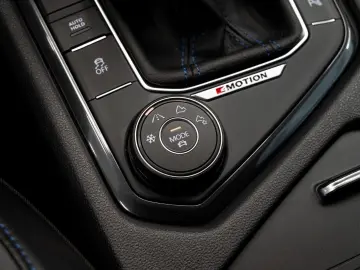 Tiguan R 4Motion| AKRAPOVIC-AGA|R-SITZE|AHK|H&R