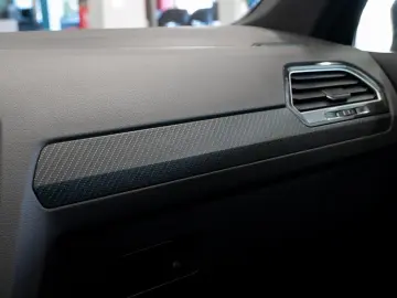Tiguan R 4Motion| AKRAPOVIC-AGA|R-SITZE|AHK|H&R