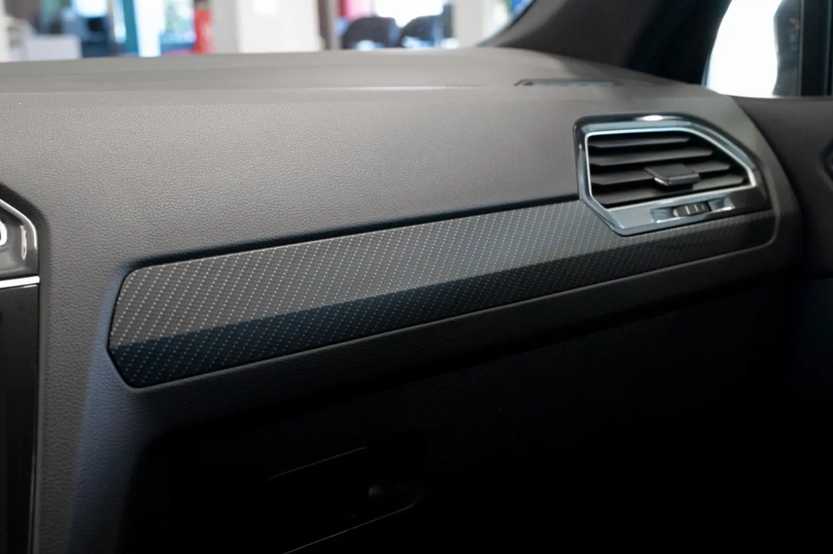 Tiguan R 4Motion| AKRAPOVIC-AGA|R-SITZE|AHK|H&R