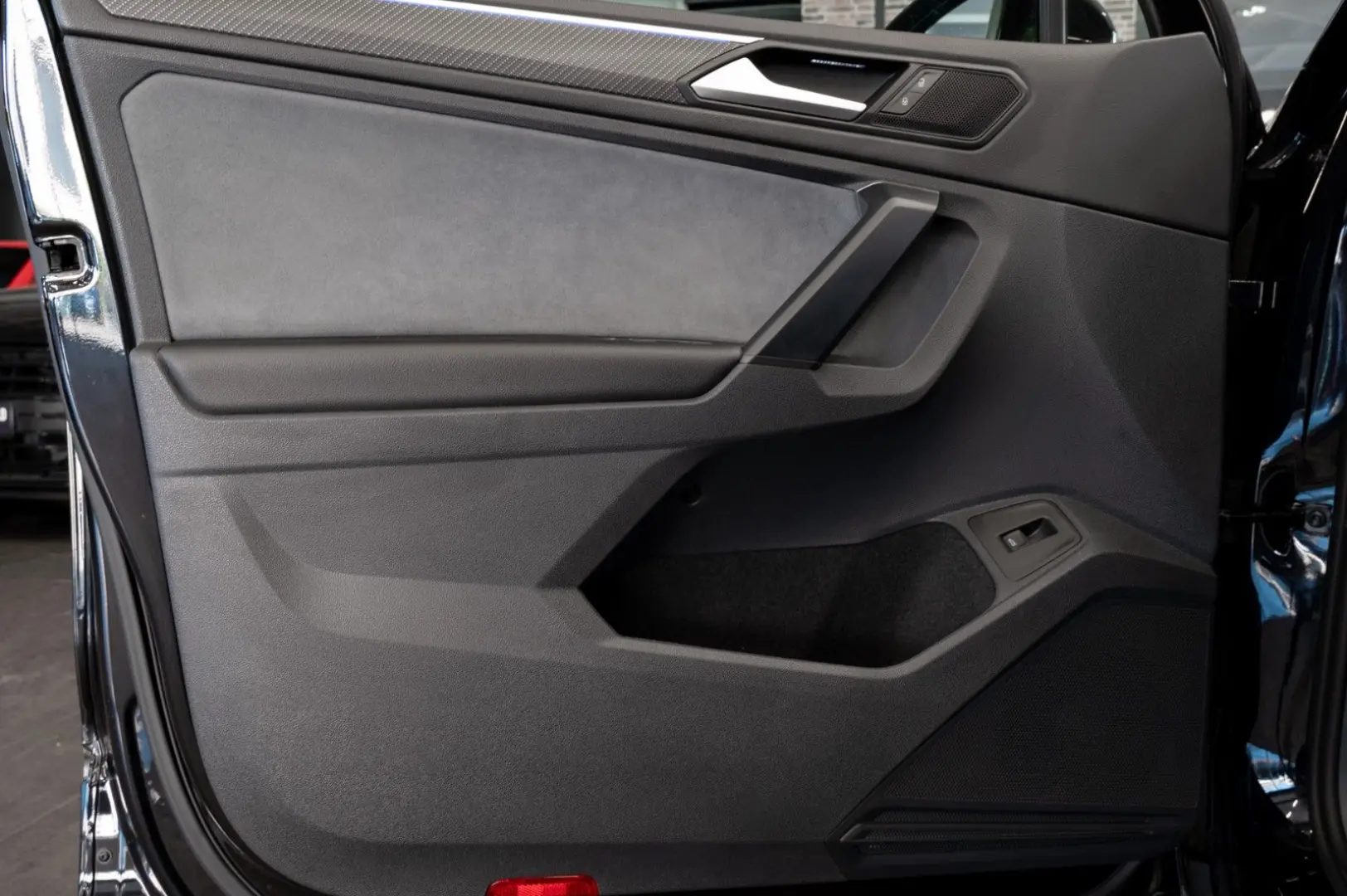 Tiguan R 4Motion| AKRAPOVIC-AGA|R-SITZE|AHK|H&R