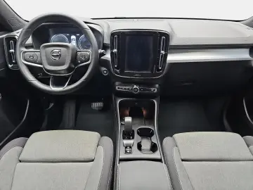 XC40 T2 2WD AUTO. CORE NAVI LED EL.HECKKL. PDC K