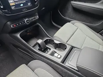 XC40 T2 2WD AUTO. CORE NAVI LED EL.HECKKL. PDC K