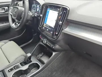 XC40 T2 2WD AUTO. CORE NAVI LED EL.HECKKL. PDC K