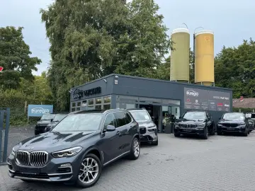 X5 xDrive 30 d xLine Sky Lounge - DVD im fond //