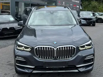 X5 xDrive 30 d xLine Sky Lounge - DVD im fond //