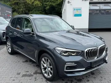X5 xDrive 30 d xLine Sky Lounge - DVD im fond //