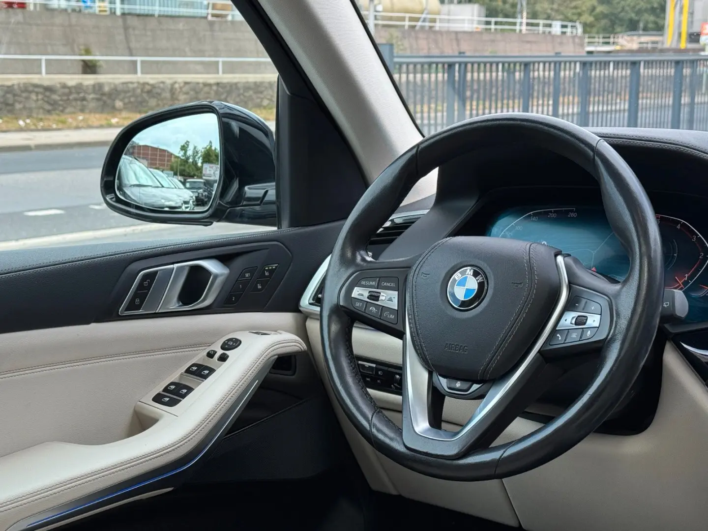 X5 xDrive 30 d xLine Sky Lounge - DVD im fond //