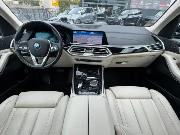 X5 xDrive 30 d xLine Sky Lounge - DVD im fond //