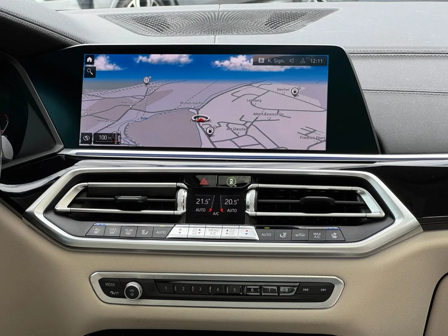 X5 xDrive 30 d xLine Sky Lounge - DVD im fond //