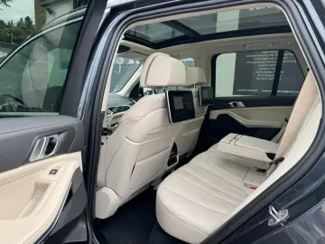 X5 xDrive 30 d xLine Sky Lounge - DVD im fond //