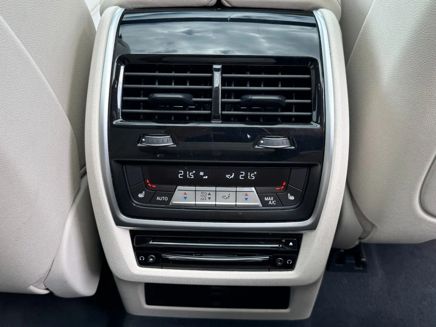 X5 xDrive 30 d xLine Sky Lounge - DVD im fond //