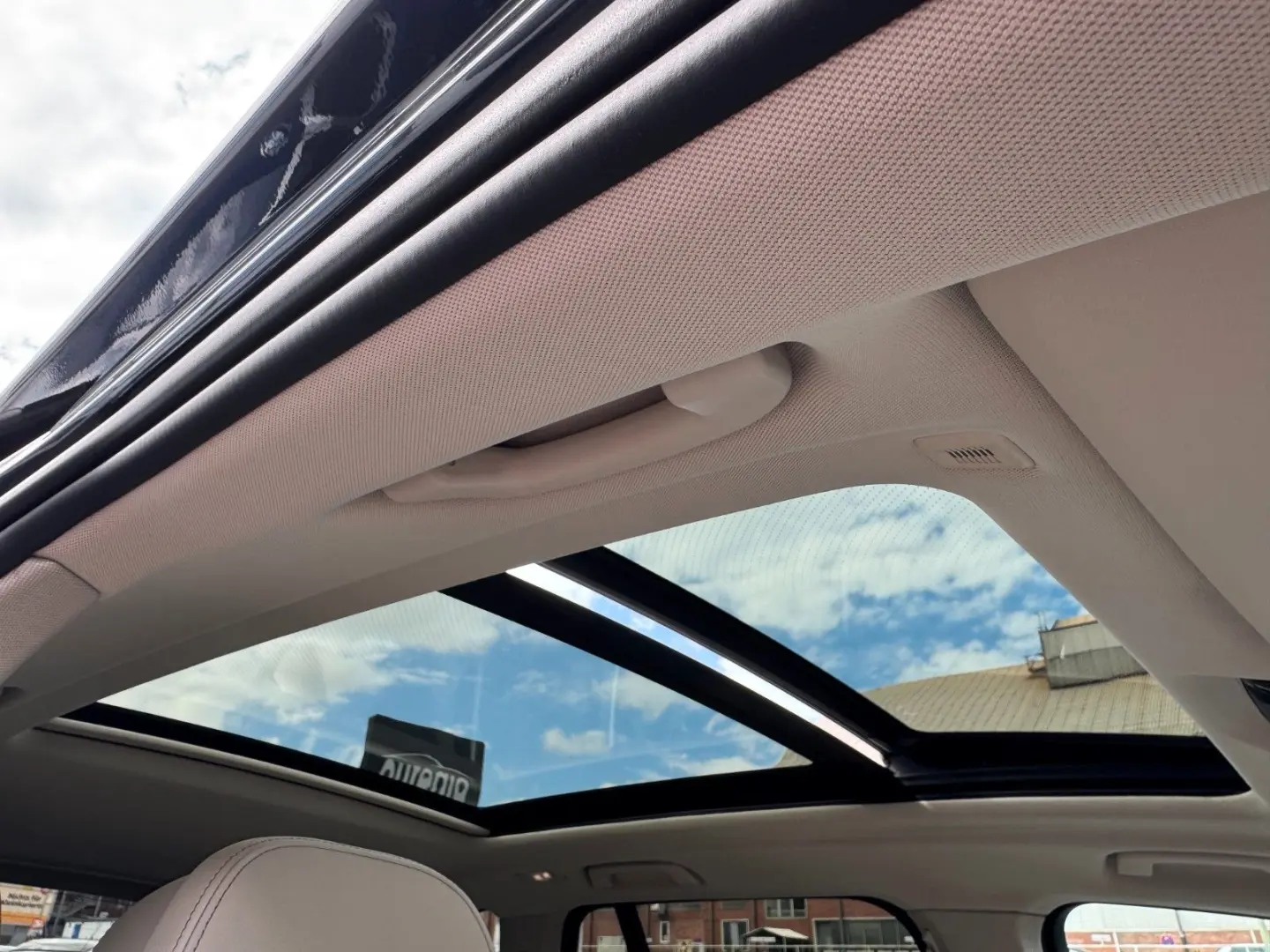 X5 xDrive 30 d xLine Sky Lounge - DVD im fond //