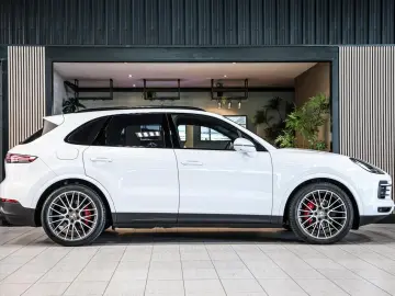 Cayenne 3.0 E-Hybrid Akra.|Inno.|achterasbest.|P