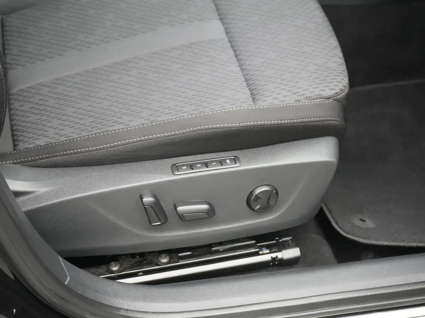 Skoda Octavia TSI First Edition DSG MEMORY SHZ