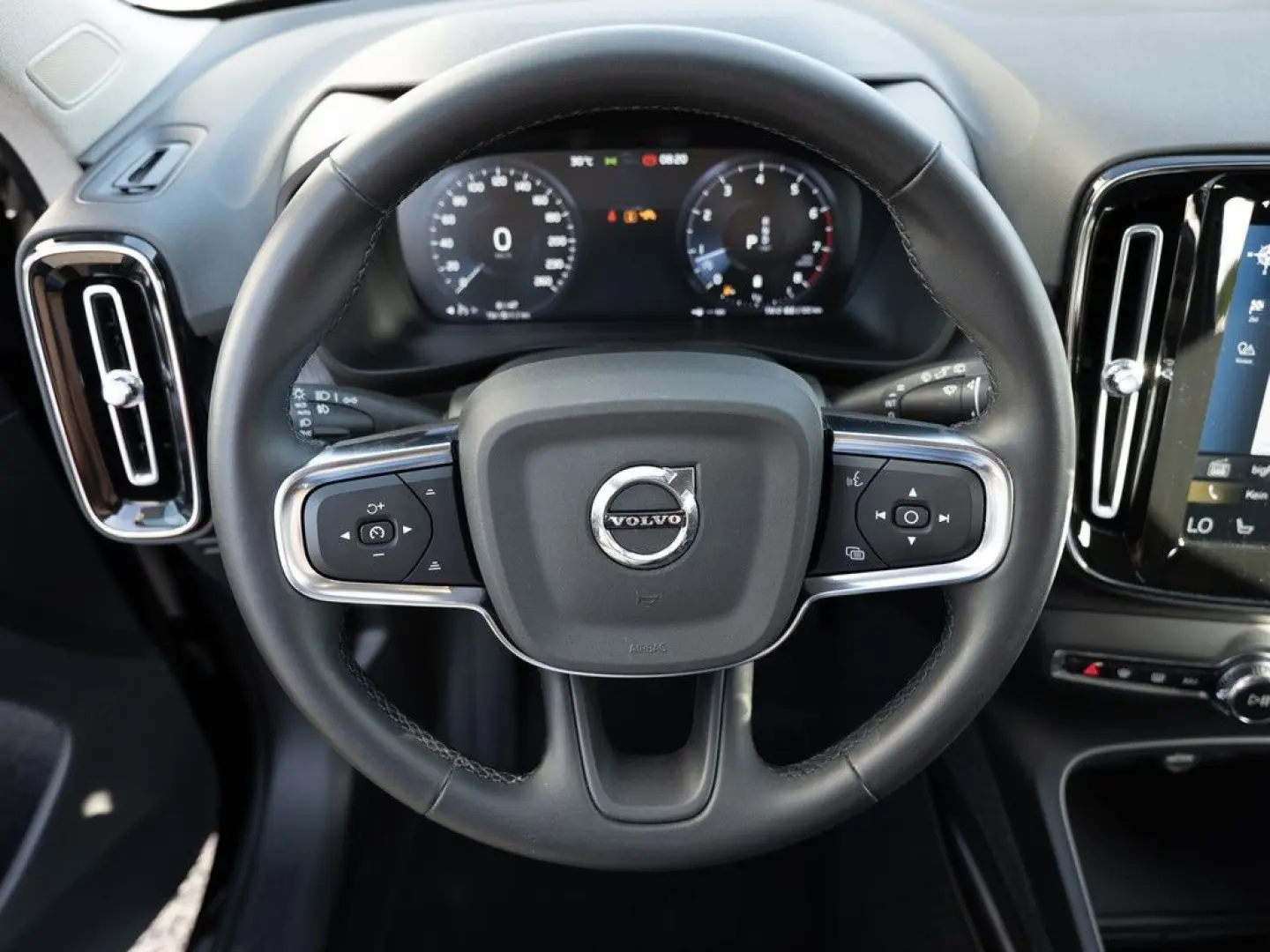 XC40 B4 AWD Inscription KAMERA NAVI W-LAN LED