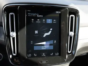 XC40 B4 AWD Inscription KAMERA NAVI W-LAN LED