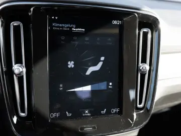 XC40 B4 AWD Inscription KAMERA NAVI W-LAN LED