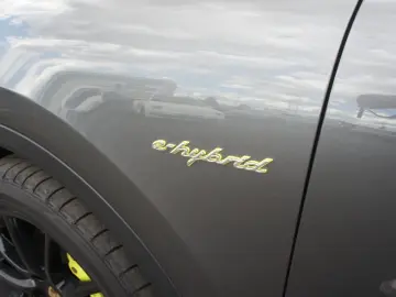 Coupe E-Hybrid*ACC*CHRONO*LUFT* approved12/26