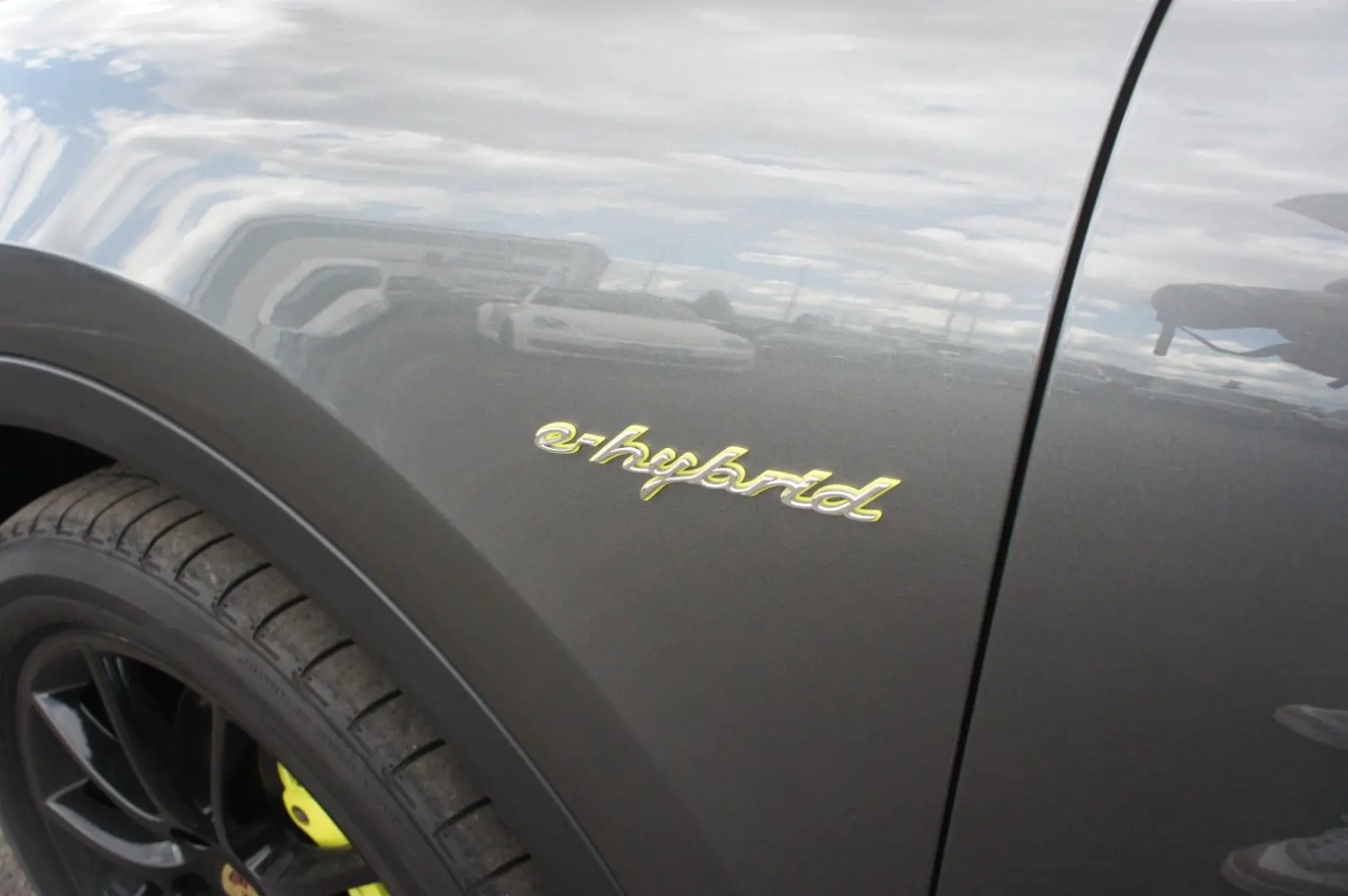 Coupe E-Hybrid*ACC*CHRONO*LUFT* approved12/26