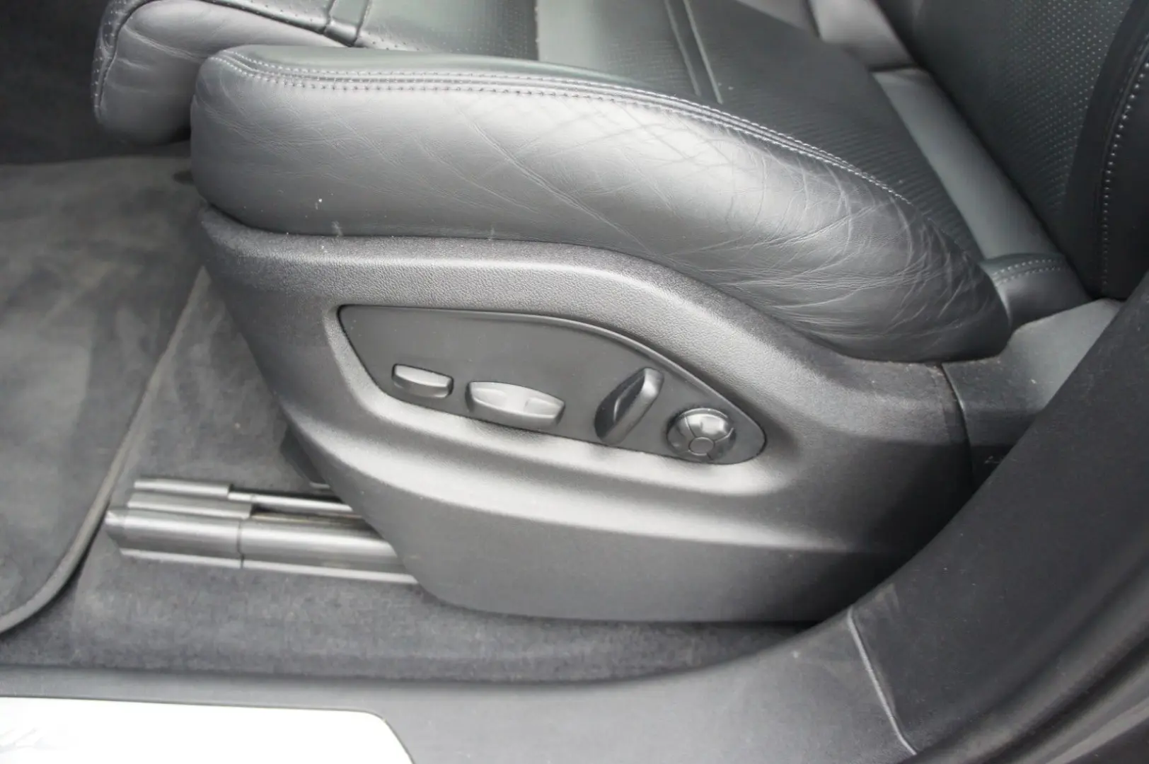 Coupe E-Hybrid*ACC*CHRONO*LUFT* approved12/26