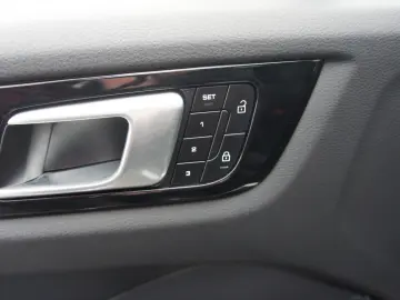 Coupe E-Hybrid*ACC*CHRONO*LUFT* approved12/26