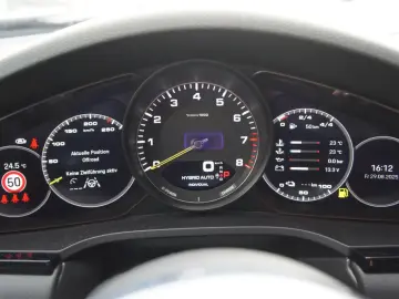 Coupe E-Hybrid*ACC*CHRONO*LUFT* approved12/26