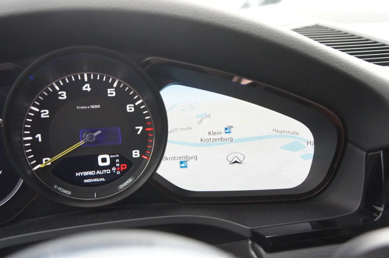 Coupe E-Hybrid*ACC*CHRONO*LUFT* approved12/26