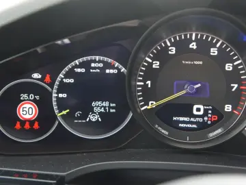 Coupe E-Hybrid*ACC*CHRONO*LUFT* approved12/26
