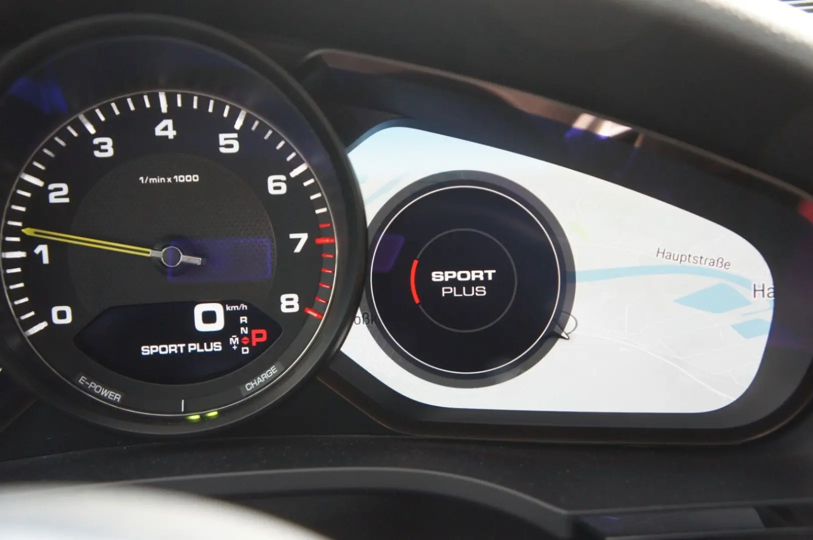 Coupe E-Hybrid*ACC*CHRONO*LUFT* approved12/26