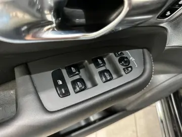 XC90 T8 R Design Recharge Plug-In 7 Sitze/Bowers/AirSusp