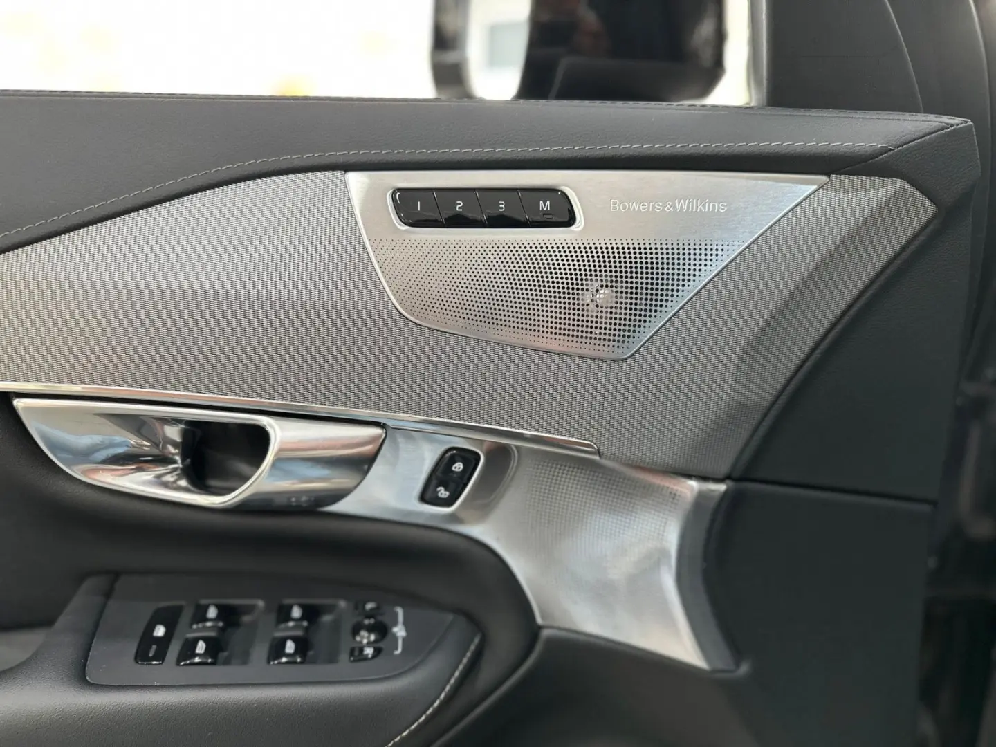 XC90 T8 R Design Recharge Plug-In 7 Sitze/Bowers/AirSusp