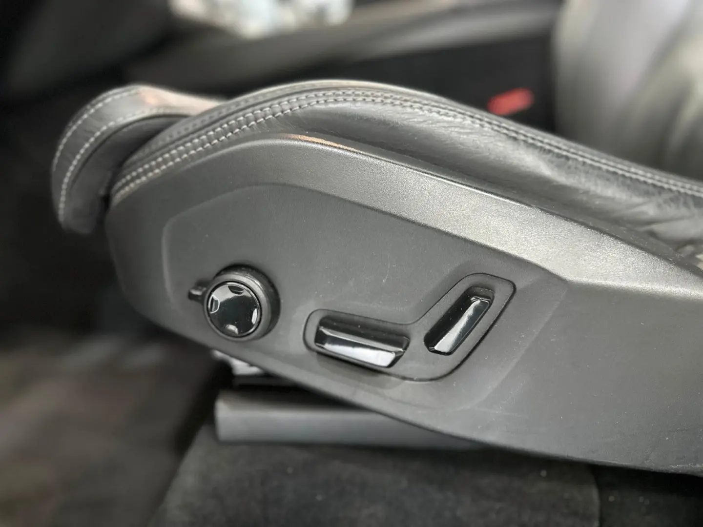 XC90 T8 R Design Recharge Plug-In 7 Sitze/Bowers/AirSusp