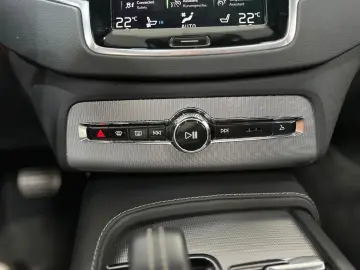 XC90 T8 R Design Recharge Plug-In 7 Sitze/Bowers/AirSusp
