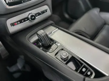 XC90 T8 R Design Recharge Plug-In 7 Sitze/Bowers/AirSusp